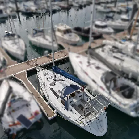 Location Unique : Le Bateau D'antoine A * Roscoff